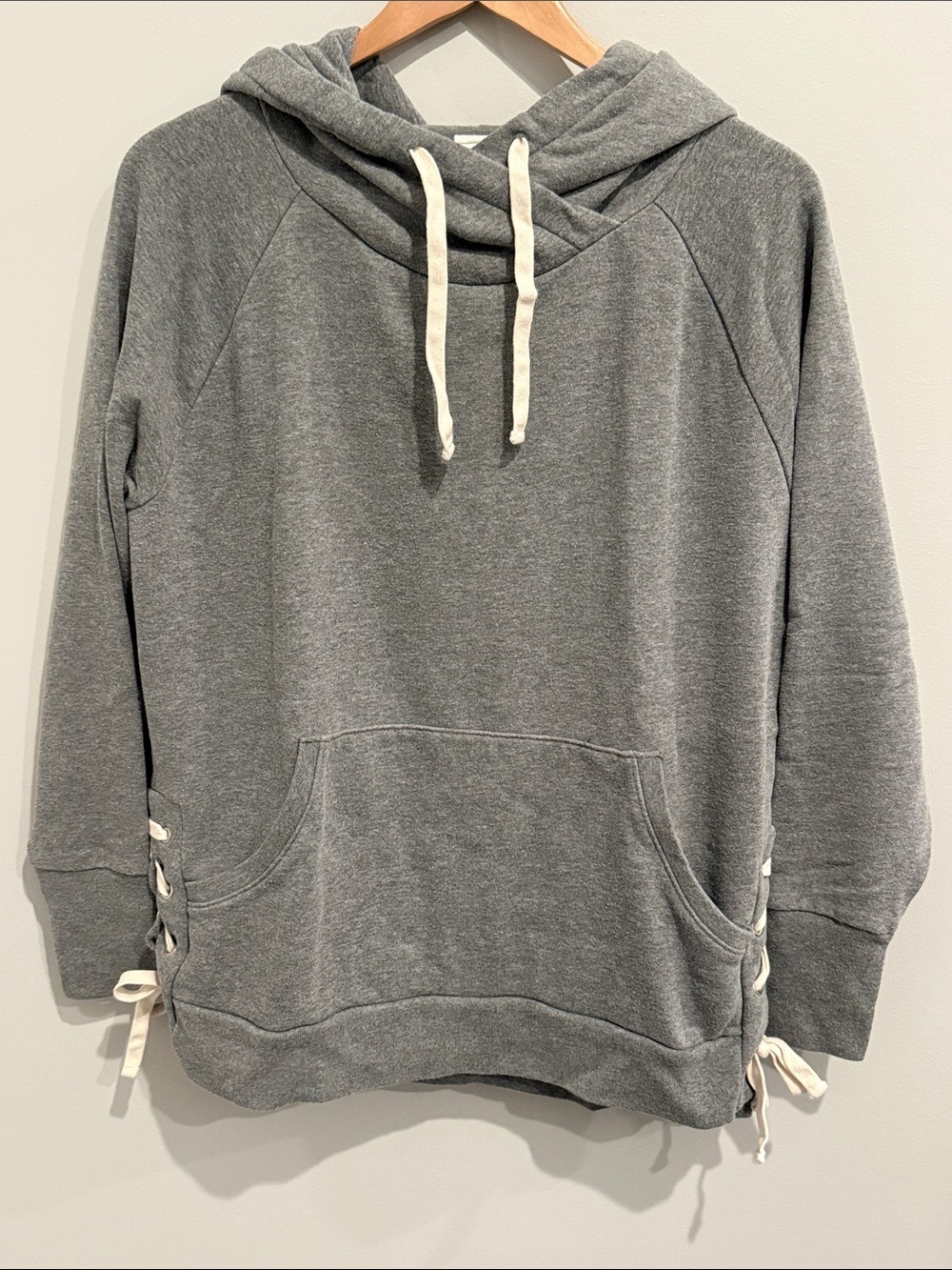 GAP Cozy Gray Hooded Women's Sweatershirt with Pocket & Drawstring Details